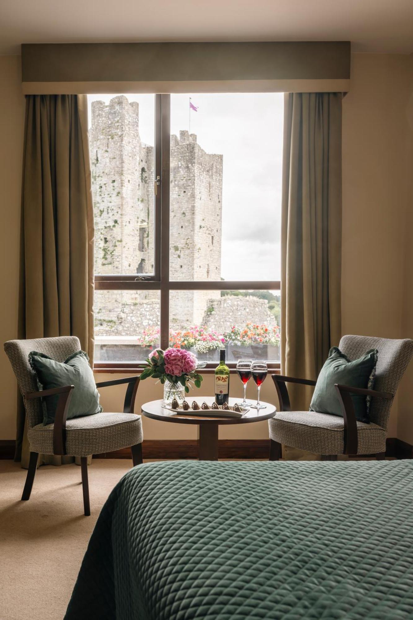 Trim Castle Hotel Екстериор снимка