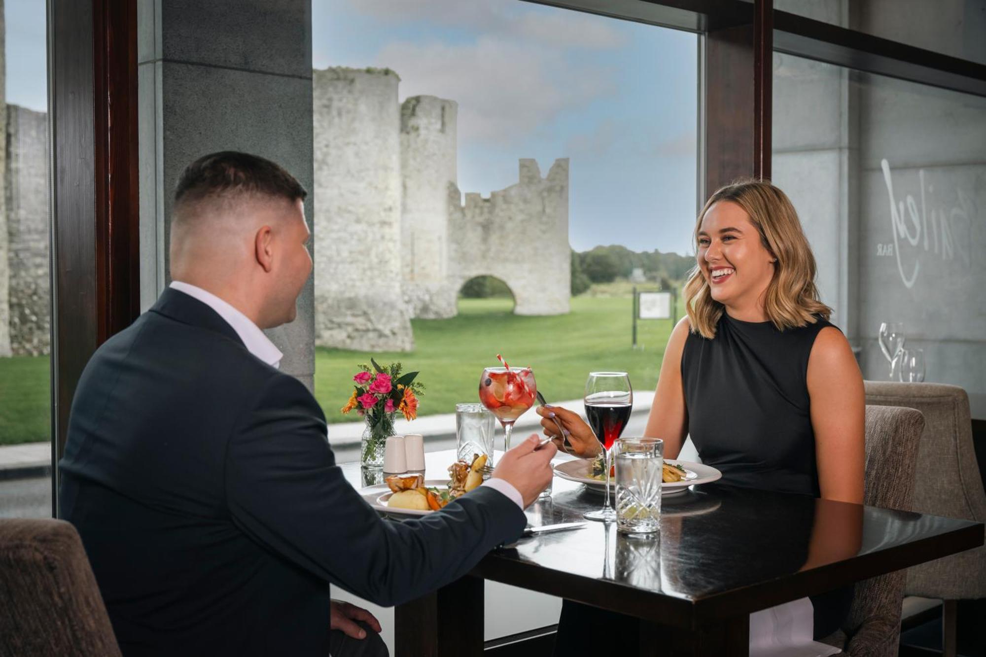 Trim Castle Hotel Екстериор снимка