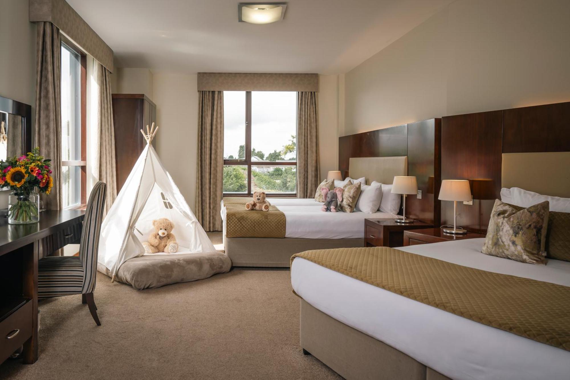 Trim Castle Hotel Екстериор снимка