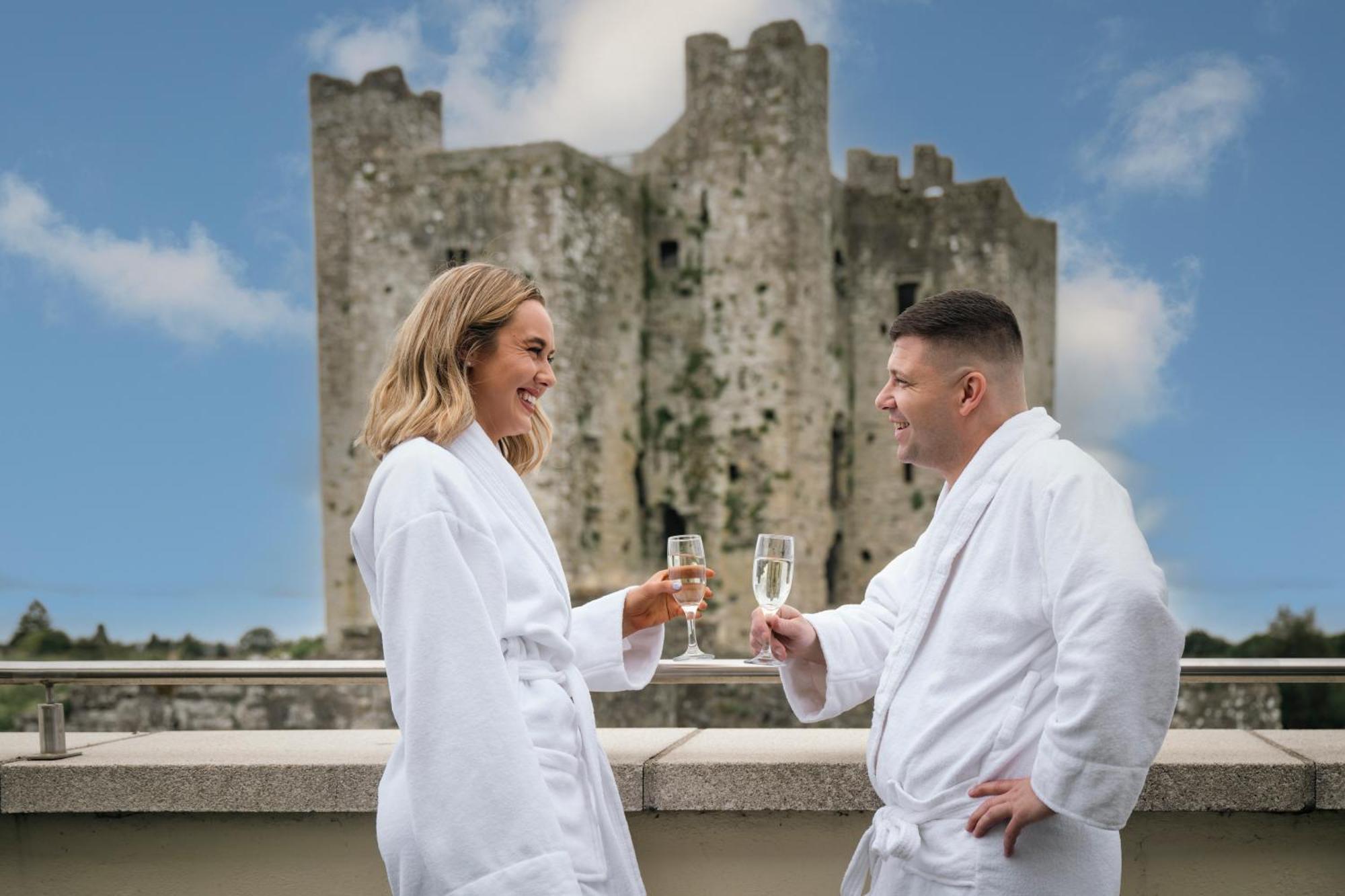 Trim Castle Hotel Екстериор снимка